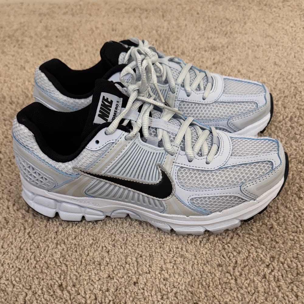 **LIKE NEW** Nike Vomero 5 Blue Tint - Women US 8.5